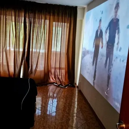 Stylish Apt, Free Parking, Near Center & Airport 바르나