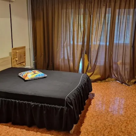 Lejlighed Stylish Apt, Free Parking, Near Center & Airport