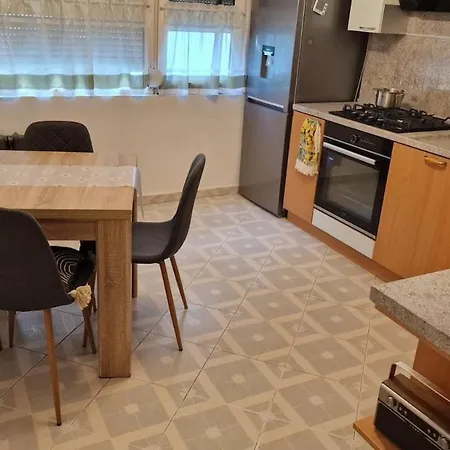 Stylish Apt, Free Parking, Near Center & Airport * 바르나