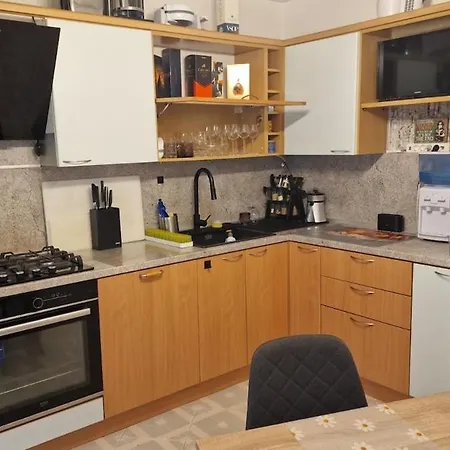 Stylish Apt, Free Parking, Near Center & Airport *