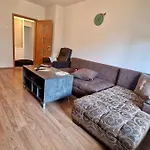 Stylish Apt, Free Parking, Near Center & Airport Lägenhet