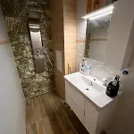 Stylish Apt, Free Parking, Near Center & Airport Lägenhet