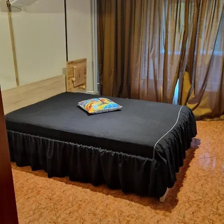 Apartment Stylish Apt, Free Parking, Near Center & Airport *