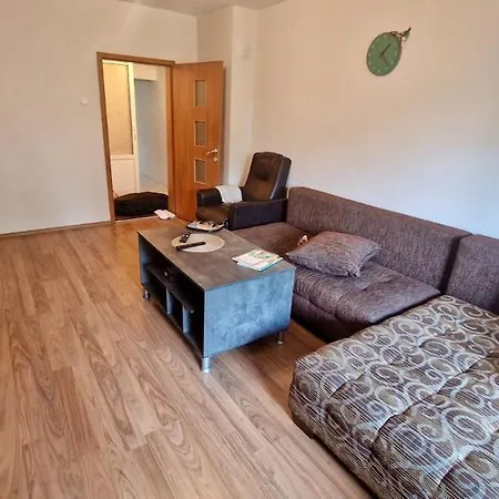 Stylish Apt, Free Parking, Near Center & Airport *