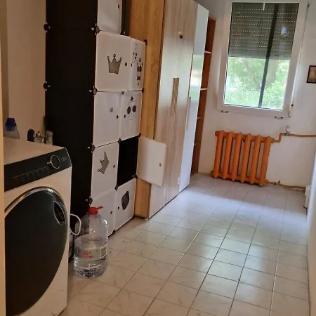 Stylish Apt, Free Parking, Near Center & Airport *