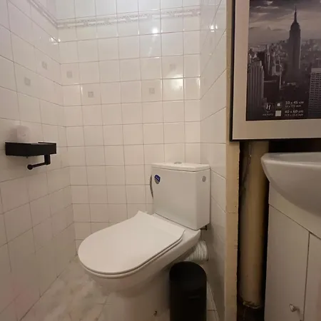 Stylish Apt, Free Parking, Near Center & Airport Apartman *