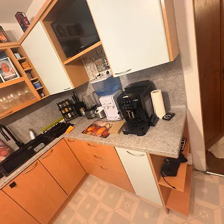Stylish Apt, Free Parking, Near Center & Airport Apartment *
