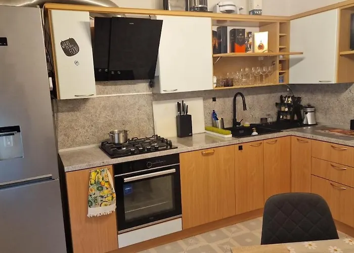 Apartmán Stylish Apt, Free Parking, Near Center & Airport *