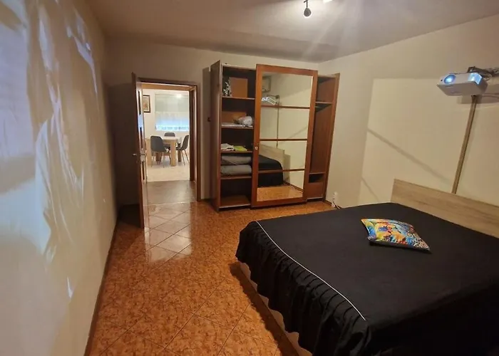 Stylish Apt, Free Parking, Near Center & Airport Apartmán