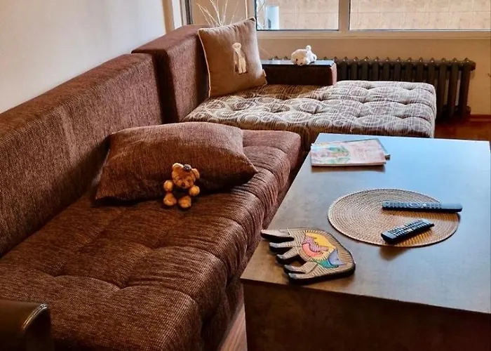 Apartment Stylish Apt, Free Parking, Near Center & Airport *