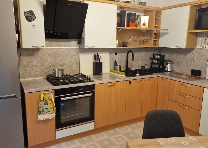 Stylish Apt, Free Parking, Near Center & Airport